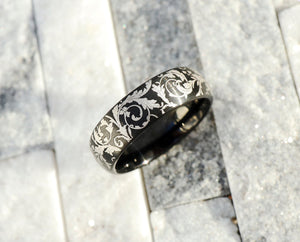 Abrir la imagen en la presentación de diapositivas, Black Leaf Pattern Ring, Leaf Filigree Pattern Wedding Band, Victorian Classic Style Wedding Ring, Detailed Intricate Filigree - 8mm - The Veil
