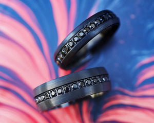 Abrir la imagen en la presentación de diapositivas, Black Tungsten Ring | Black Tungsten | Comfort Fit | Wedding Band Ring with Black Diamonds - 6mm &amp; 8mm Available - The Veil
