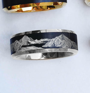 Abrir la imagen en la presentación de diapositivas, Engraved Minimal Mountain Landscape Ring, 3D Mountain Lines Ring, Mountain landscape Scene Ring, Mountain Wedding Ring - 8mm Wide - The Veil
